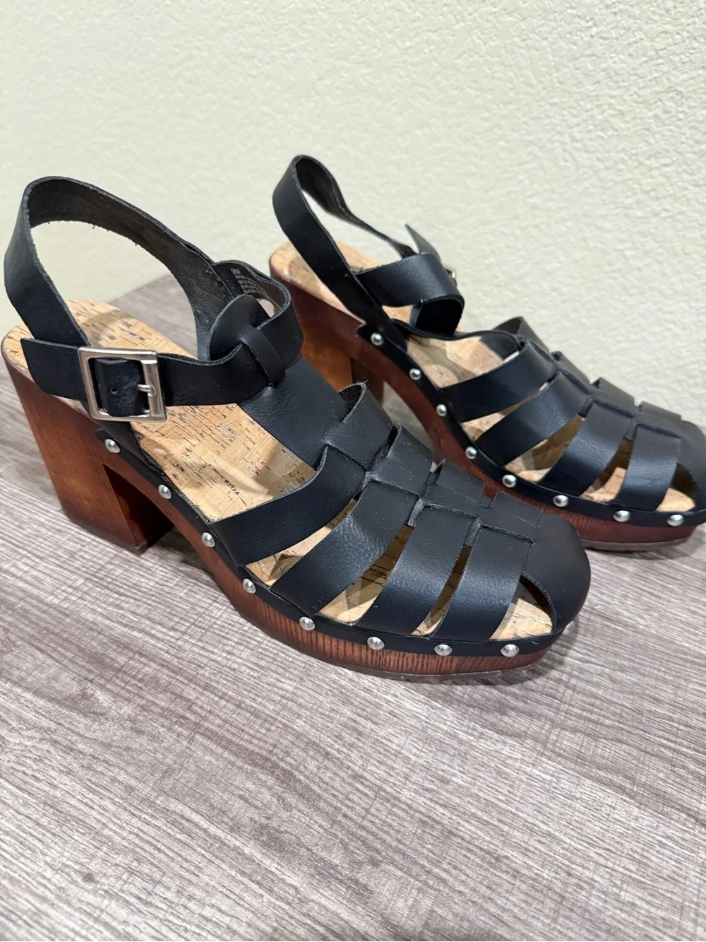 Korks Black Leather Fisherman Platform Sandals